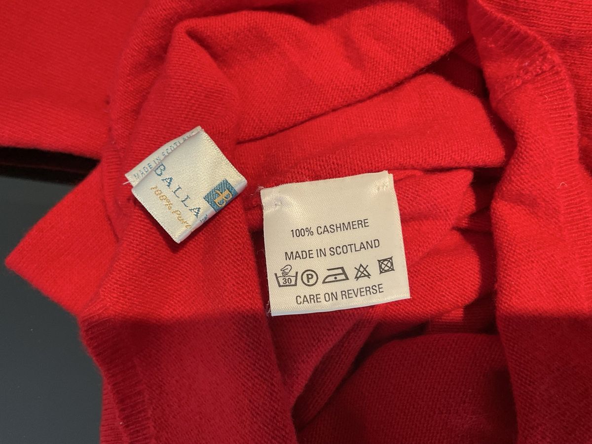 Pullover & Sweatshirts: Rollkragenpullover rot in Grösse 38-40 – Gebraucht aus Mariastein von u_n_6s5w 1