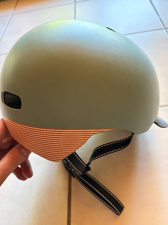 Caschi: Nutcase Fahrradhelm Herren – Usato da Lützelflüh-Goldbach venduto da Blink840 4