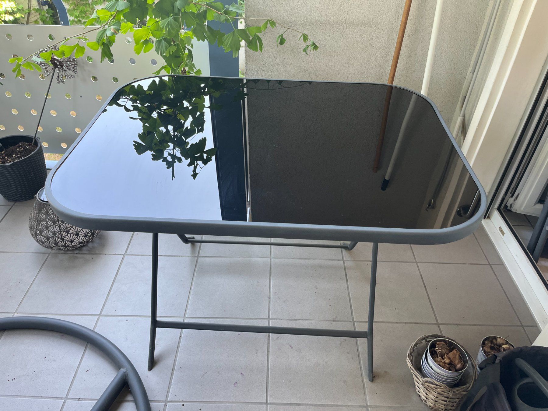 Tische: Schwarzer klapbarer Gartentisch – Gebraucht aus Binningen von Priuts