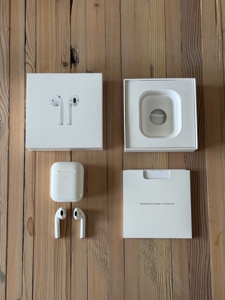 Apple Cuffie: Apple AirPods (2. Gen) mit Ladecase, weiss – Usato da Winterthur venduto da pandorra11