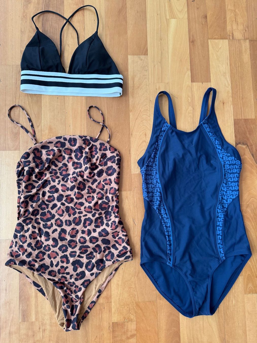 Badekleider & Bikinis: Badeanzug Set zum sagenhaften Preis – Gebraucht aus Mägenwil von Dascha69