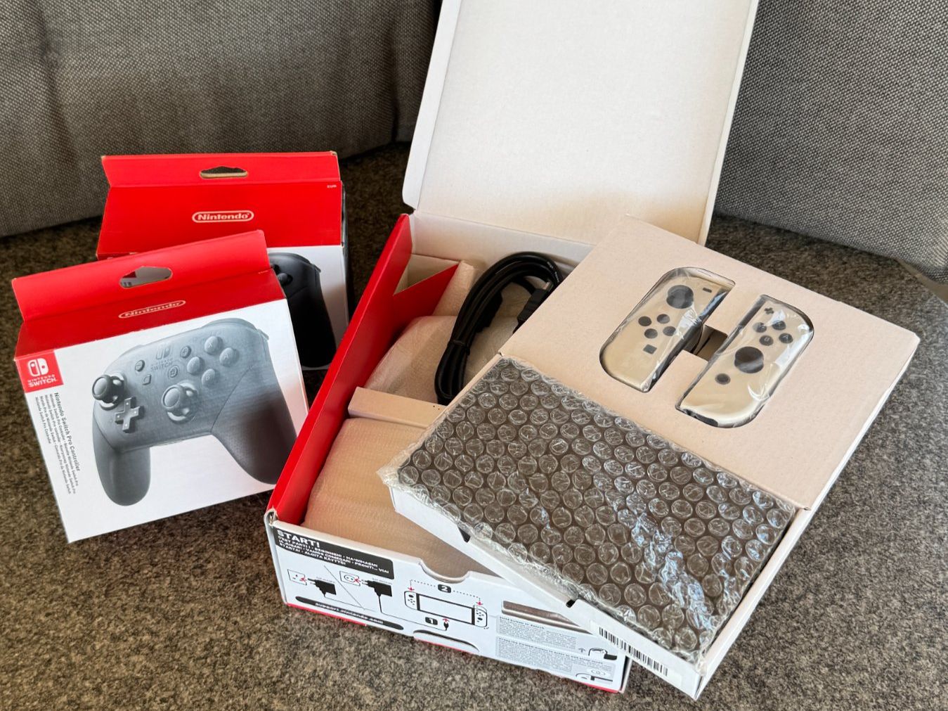 Nintendo Console: Nintendo Switch OLED inkl. 2x Pro Controller – Usato da Rechthalten venduto da Remo_Ba 2