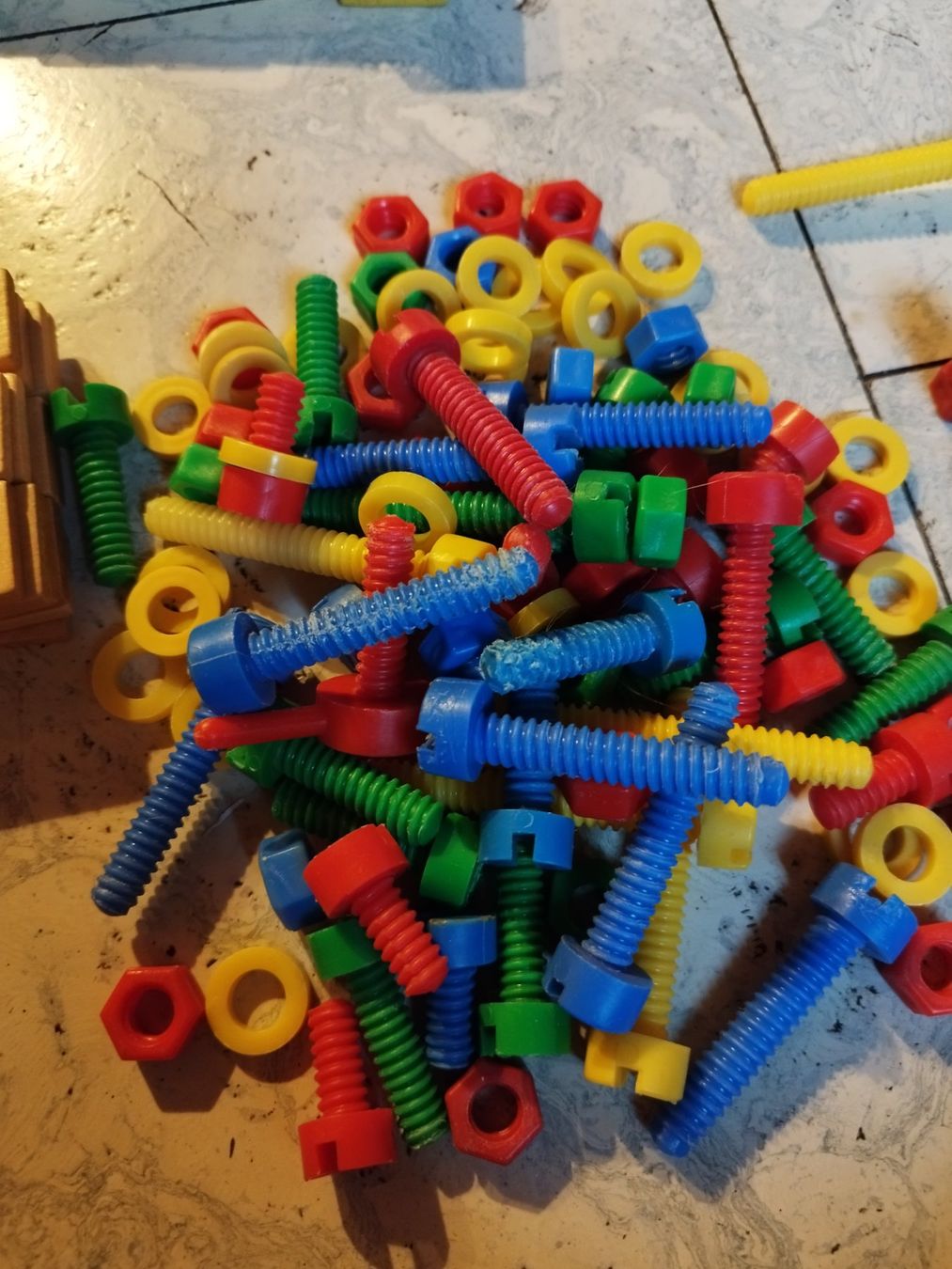 Jouets: Buntes Schraubwerkzeug – D'occasion à Würenlos par gab_xc8j 1