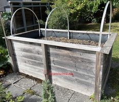 Eigenbau Hochbeet 1x2m aus Holz mit drei Alu-Bögen