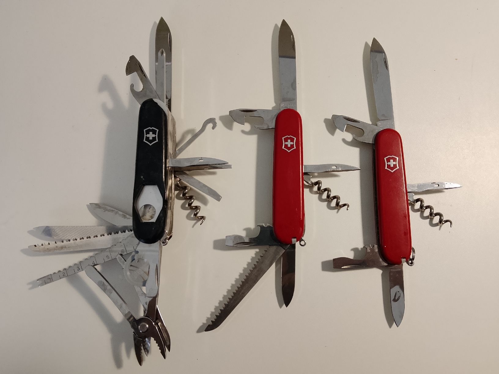 Victorinox Taschenmesser: 3 x Victorinox Sackmesser  – Gebraucht aus Biel/Bienne von Vintage-timearts