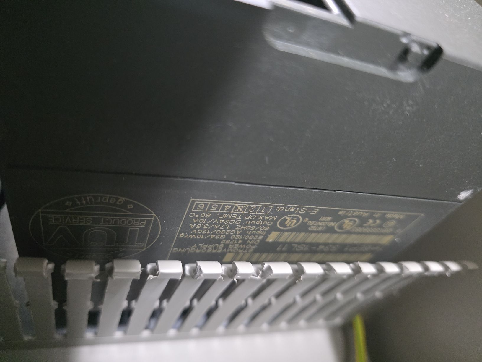 Alimentazione elettrica: Schaltschrank mit Einbauten – Usato da Rüti ZH venduto da Madeira14 4