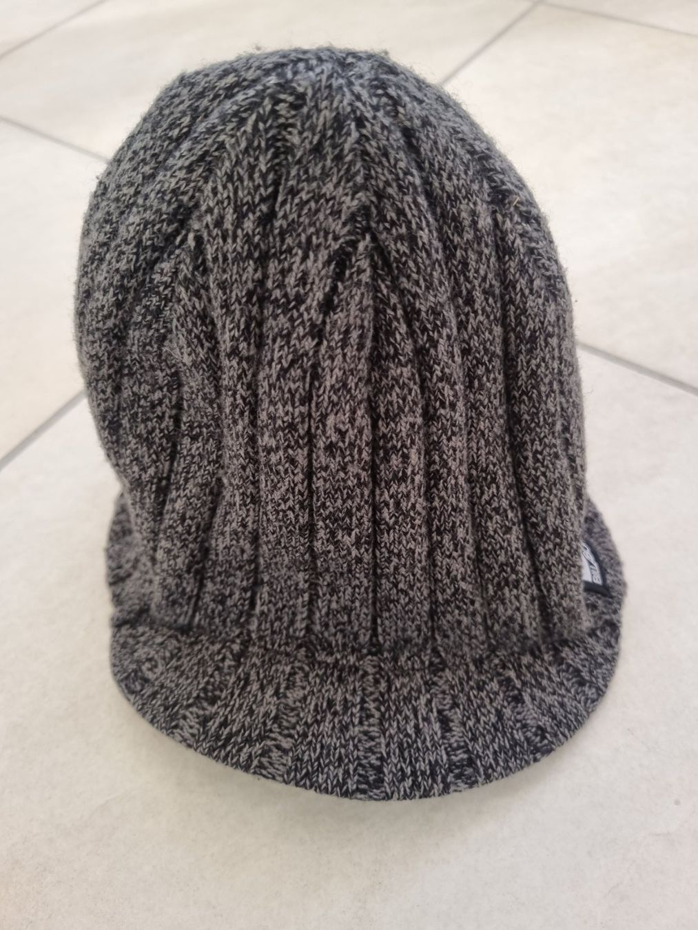 Billabong Copricapi, berretti & cappellini: Billabong Strickmütze mit Schirm / one Size – Usato da Schüpfheim venduto da Rezwel
