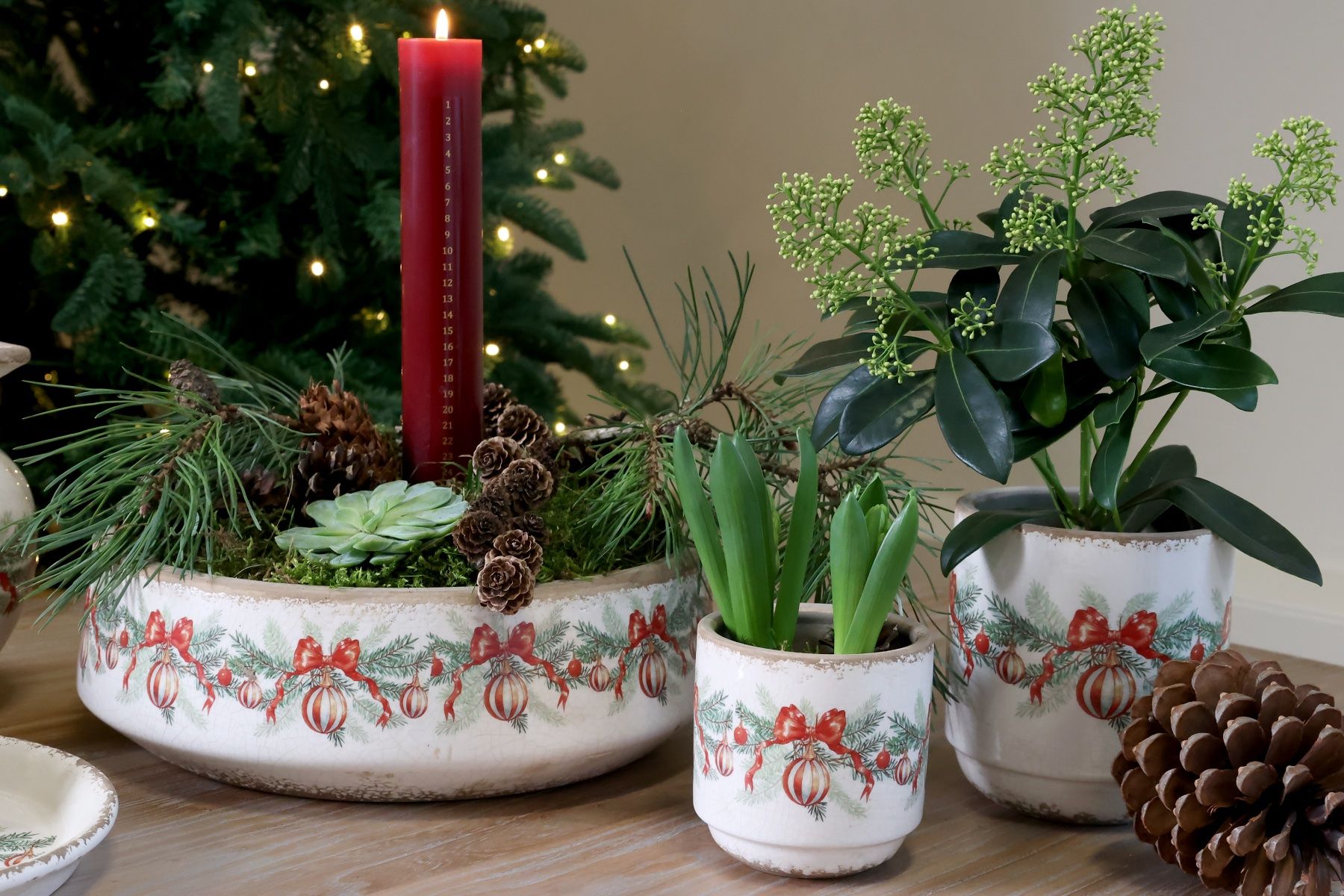 Blumentöpfe: Chic Antique Übertopf mit Weihnachtskugel und Schleife – Neu und originalverpackt aus Innertkirchen von Glatthard-Interior 1