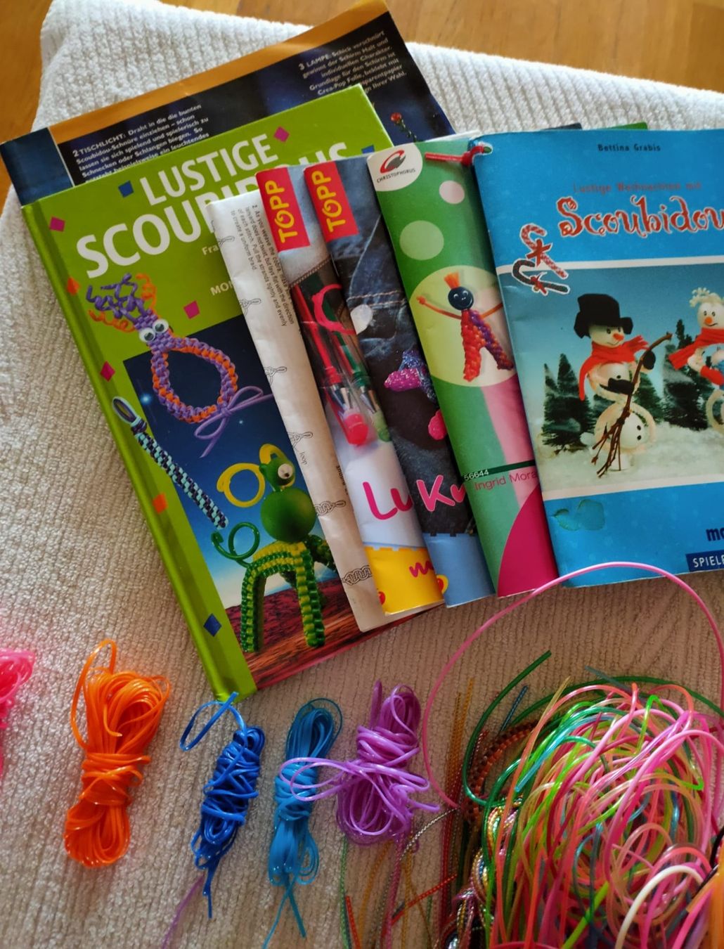 Bastelsets: Scoubidou Set – Neu (gemäss Beschreibung) aus Luzern von Luzern_Energy 1