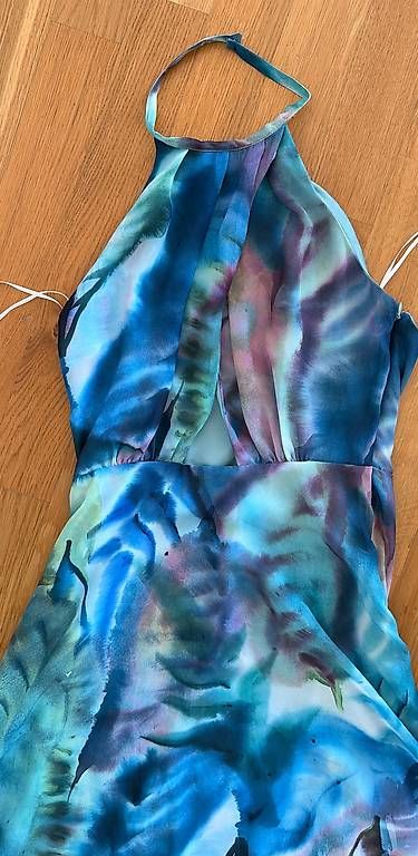 H&M Vestiti: Luftiges Neckholderkleid, asymmetrisch, Gr. 36 – Usato da Windisch venduto da eli310 1
