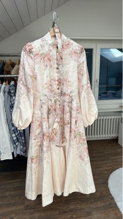 Kleid mit Blumenmuster und Knöpfen Grösse 36-38 neu