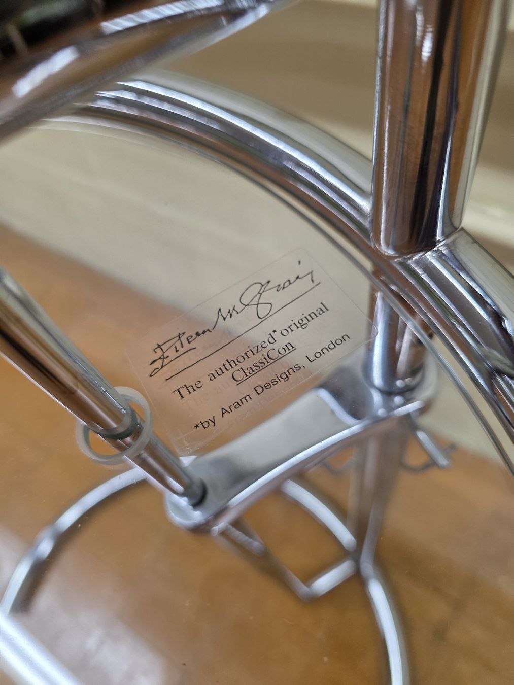 Classicon Tables: Adjustable Table E1027 Beistelltisch ClassiCon Eileen Gray  – D'occasion à Lichtensteig par UsedINStore 1