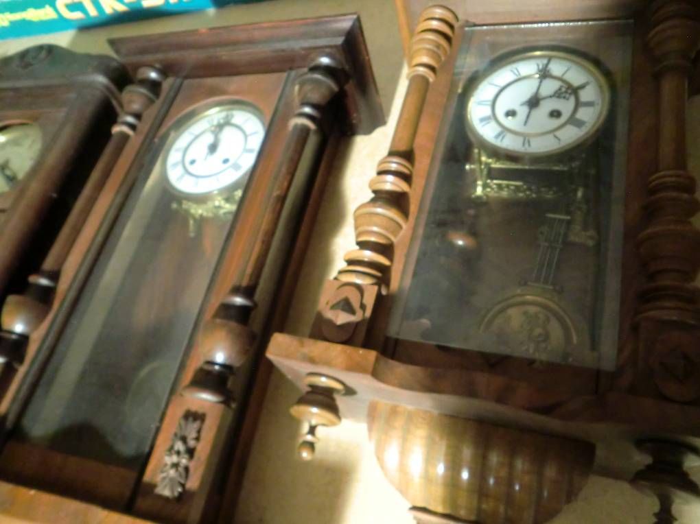 Montres: Oldtimer Holzuhren an Wand – D'occasion à Giswil par Wiskiy95 1