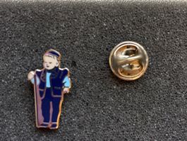 PINS - ENFANT EN BREDZON - SUISSE