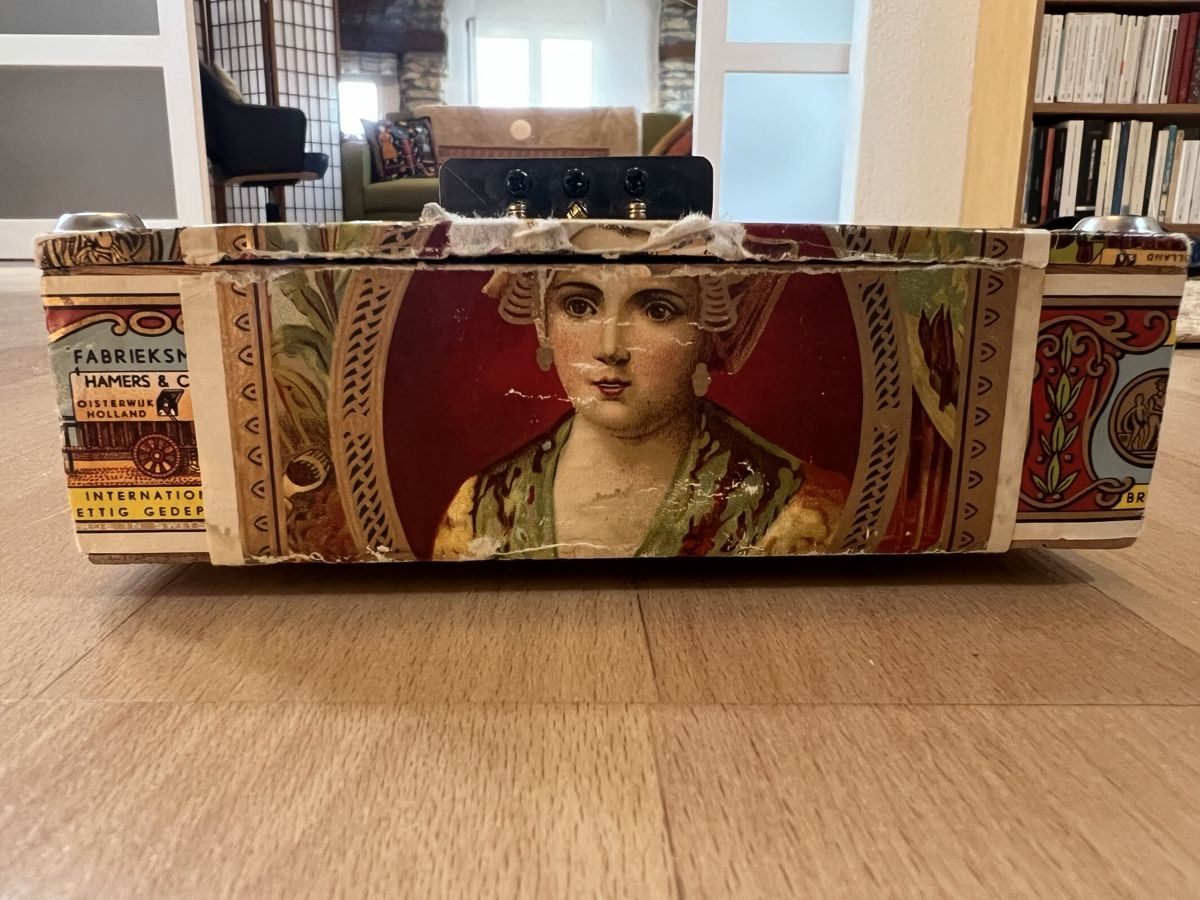 Strumenti musicali: Cigar box guitar – Usato da Corcelles NE venduto da Yabo 3