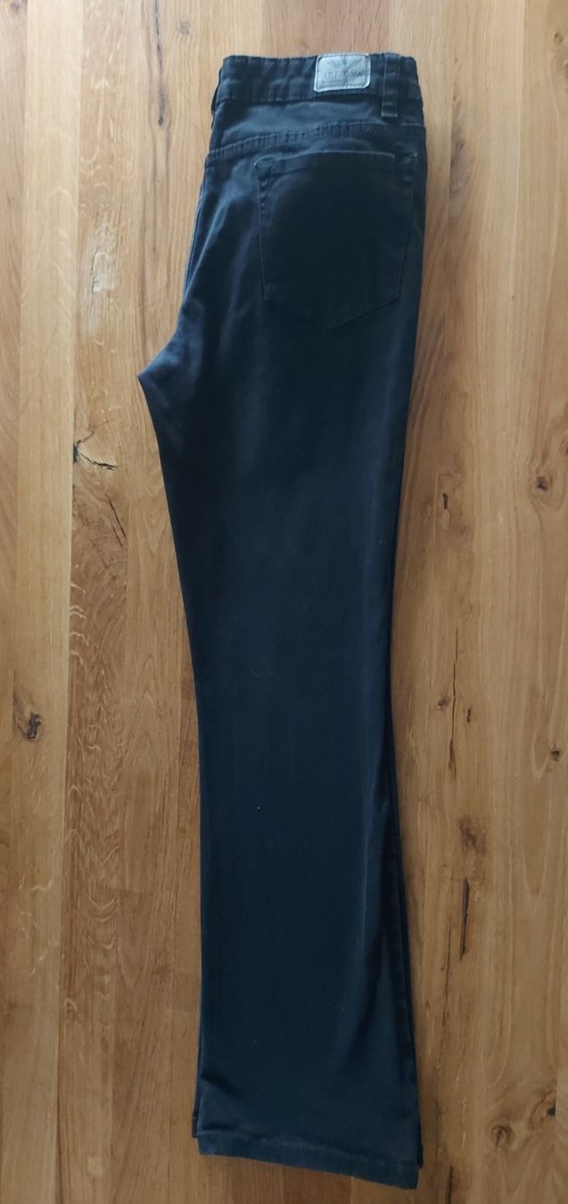 Arizona Jeans: schwarze Jeans von Arizona – Usato da Veyras venduto da kanema