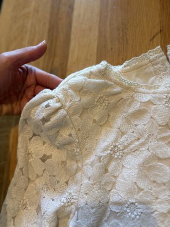 d'un top en dentelle de la marque Majolica taille M