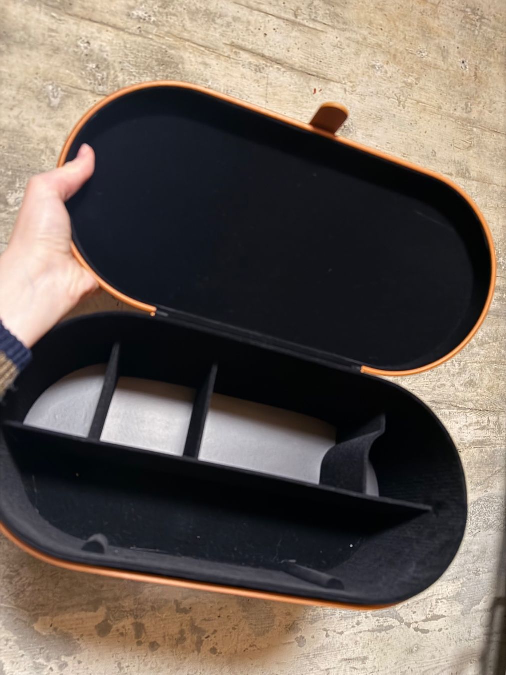 Altro in Decorazioni & Accessori: Dyson Airwrap Aufbewahrungsbox Leder Braun – Nuovo (secondo la descrizione) da Basel venduto da bsnso 2