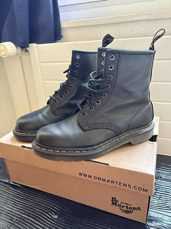 Dr. Martens Damenschuhe: Dr. Martens 1460 in Gr. 37 – Gebraucht aus Grüningen von Nickyemolient 1