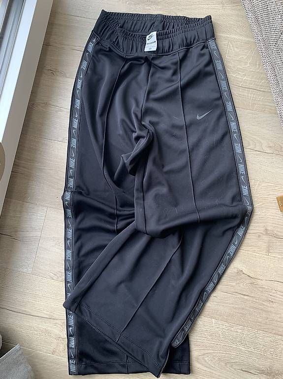 Kleiderpakete: Ensemble training Nike, taille S – Neu und originalverpackt aus Vérossaz von cat_92wy 1