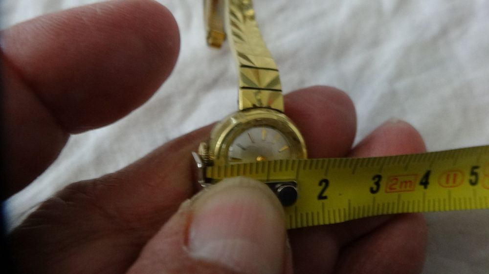 Tissot Montres: TISSOT SEHR KLEINE DAMEN UHR.HANDAUFZEUG.NICHTLAUFT-- – D'occasion à zürich par ahmad01 3