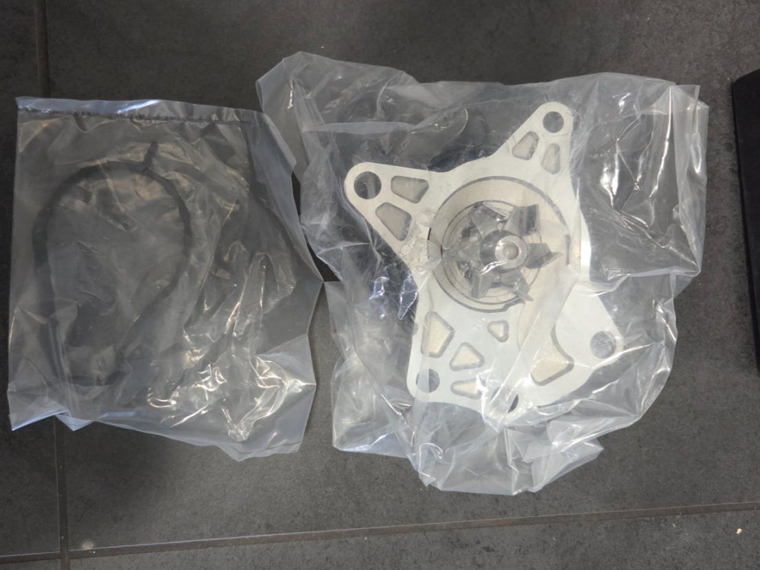 Toyota Tutti pezzi di ricambio auto: Pompe a eau Toyota  IQ – Usato da Erlach venduto da roberto910 1