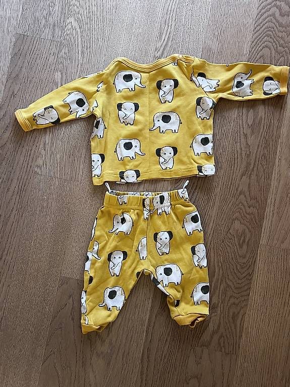 Lotti & Set di vestiti: Baby Kleider Trainer Gr. 52 – Usato da Rothenburg venduto da Isopot