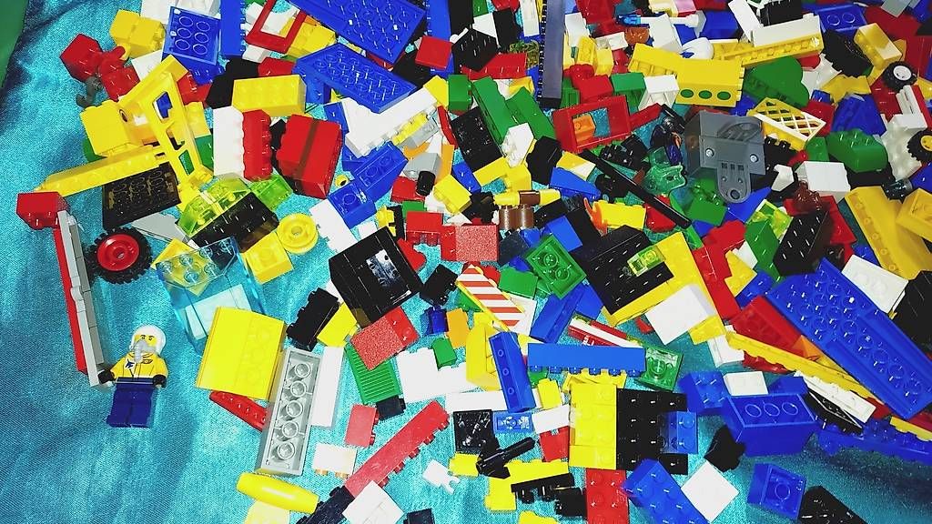 Lego Kit di costruzioni: Lego Classic-Basic-Figuren Kiloware gemischt 1,4kg – Usato da Schwarzenbach(Huttwil) venduto da Padielito 2