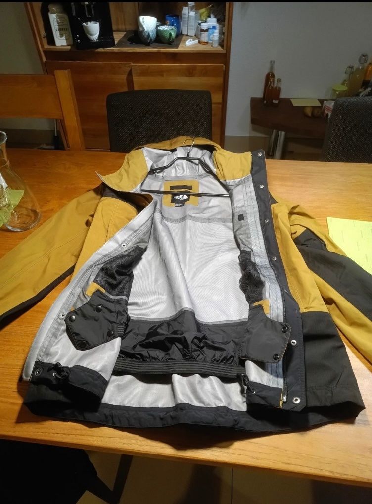 North Face Jacken: The North Face Jacke – Gebraucht aus Bremgarten AG von fla_5gwm