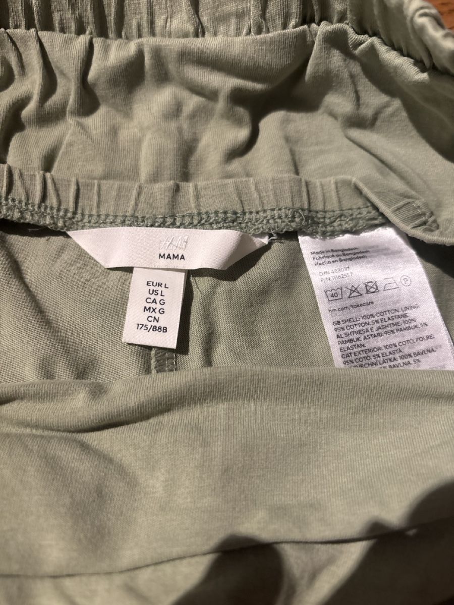 H&M Pantaloni: H&M Mama Umstandsshorts,  L – Usato da Untervaz venduto da Efri33 2