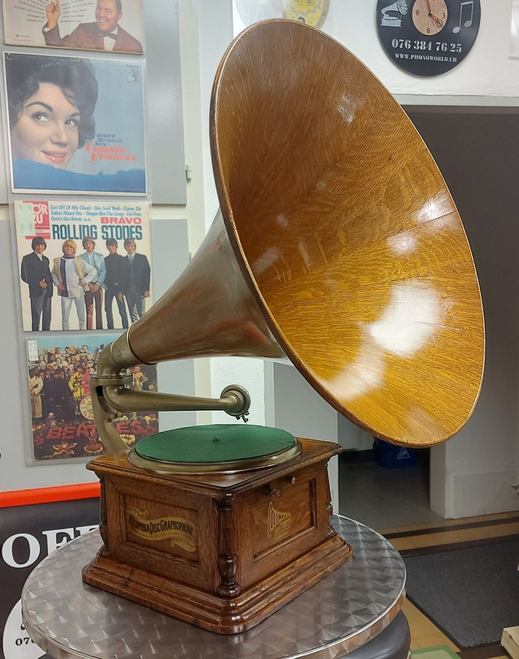 Columbia Giradischi: Holztrichtergrammophone Columbia ca.1910 – Usato da Herzogenbuchsee venduto da phonowelt