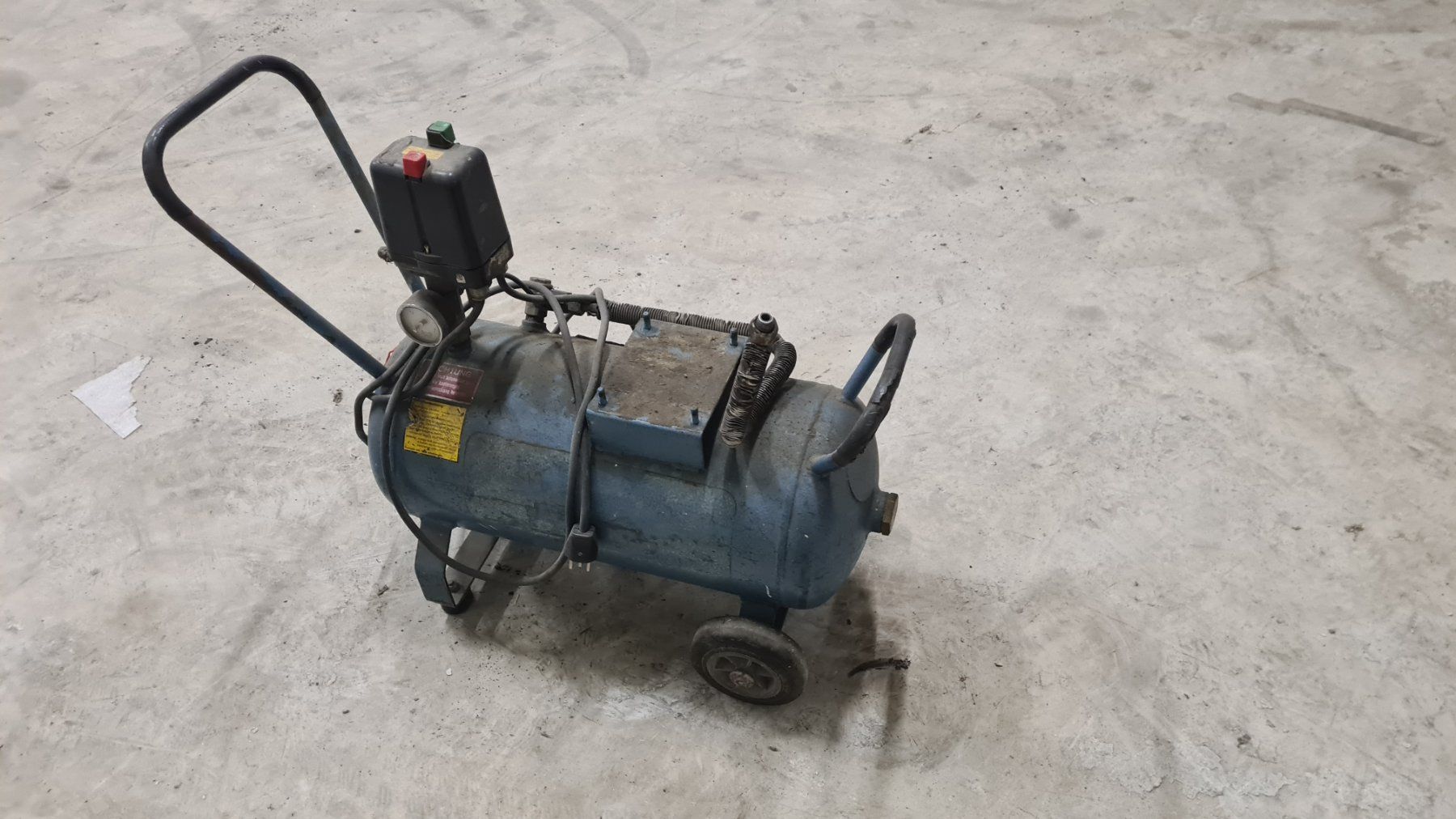 Toutes les machines: KOMPRESSOR TANKS – D'occasion à Au SG par fiat27
