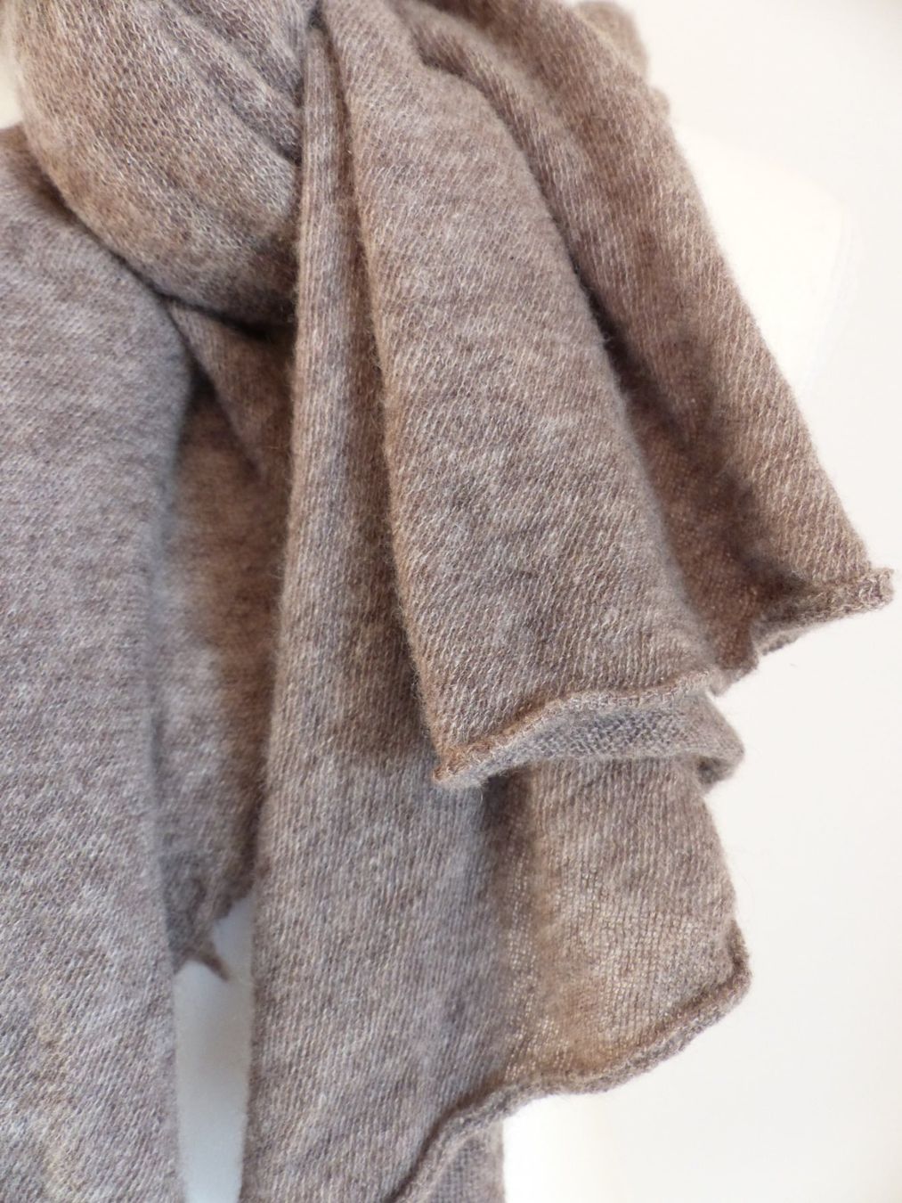 Foulard & Sciarpe: Cashmere Schal Farbe Taupe – Usato da Feldis/Veulden venduto da vademecum 1