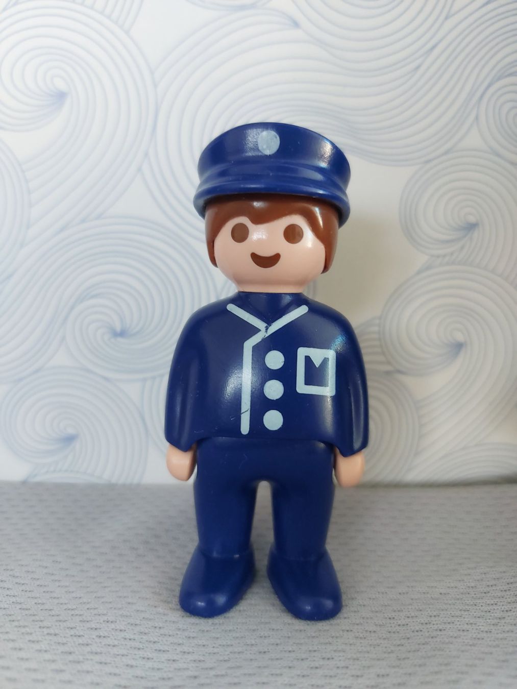 Playmobil Spielzeuge: PLAYMOBIL 123 Figur Polizist – Gebraucht aus Balterswil von Steineparadies