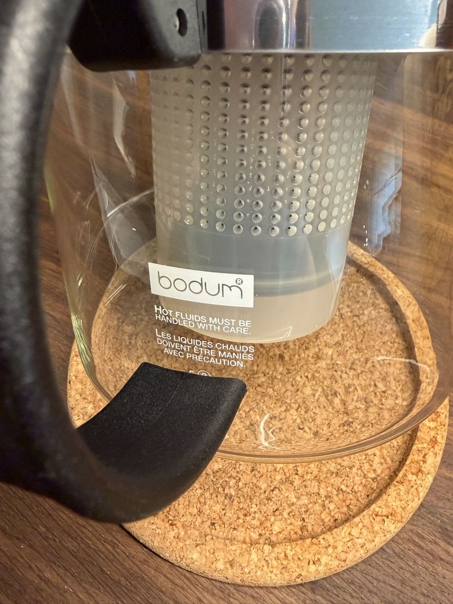 Bodum Teekannen: Bodum Teekanne mit Filter, Glas/Kunststoff – Gebraucht aus Zürich von Robin_zh2 3