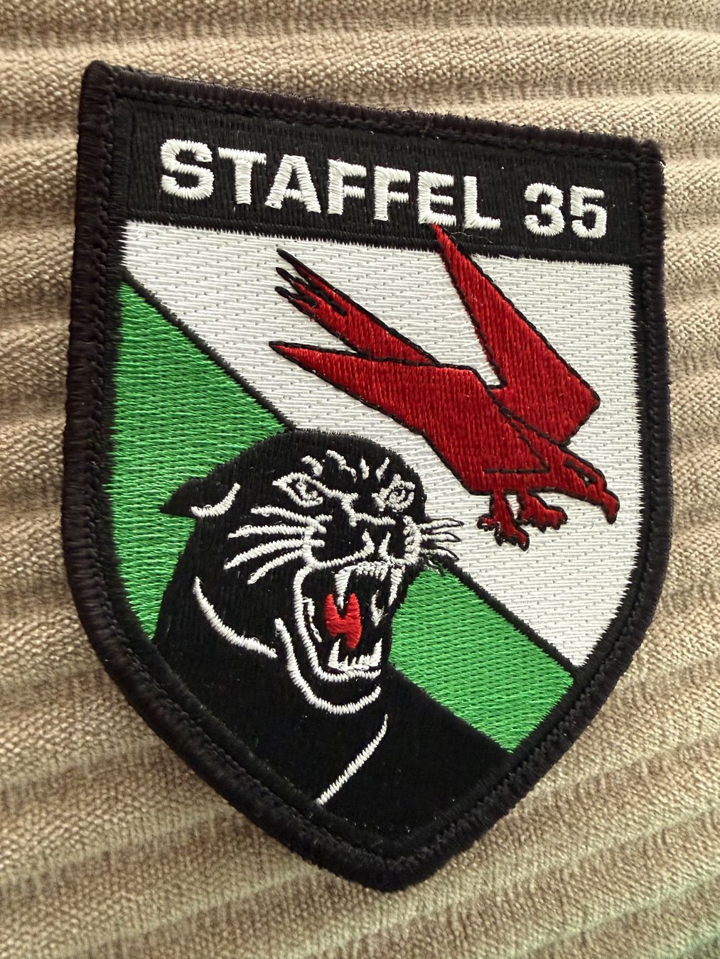 Schweizer Armee Plaketten & Abzeichen: Badge: Fliegerstaffel 35 - Schweizer Luftwaffe – Neu (gemäss Beschreibung) aus Brütten von Hst1