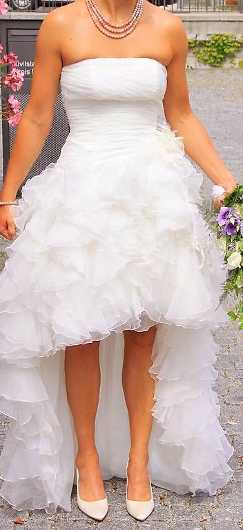 Robes: Traumhaftes Designer-Hochzeitskleid Creme/Eierschale – D'occasion à Reinach BL par urbanfinds