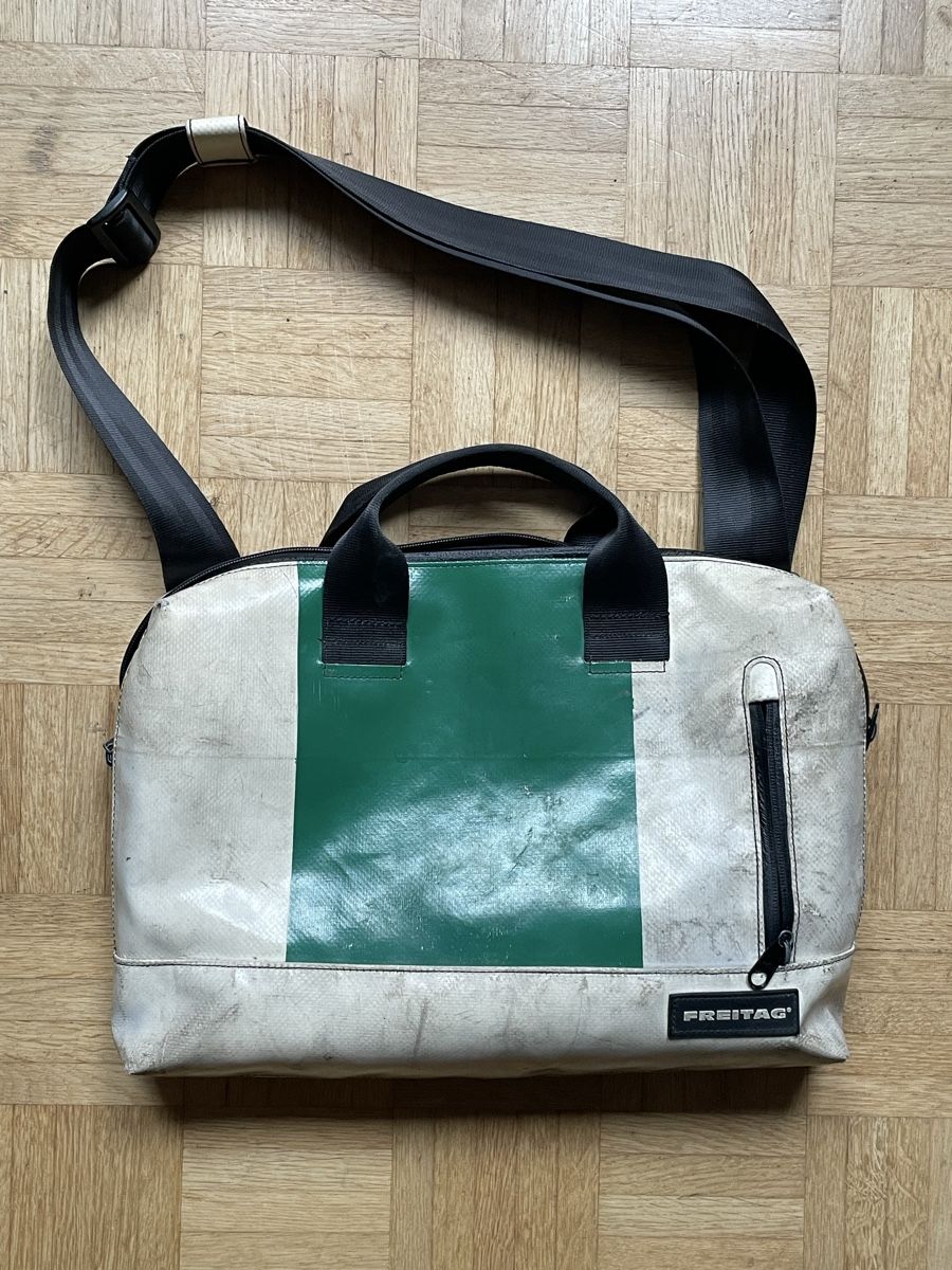 Freitag Taschen: Freitag Messenger Bag, White/Green, Used Condition – Gebraucht aus Zürich von mes_tn9g