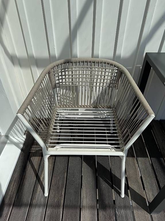 Set di tavolo e panche: Hochwertiger Gartentisch und zwei Stühle – Usato da Seon venduto da diinch 1