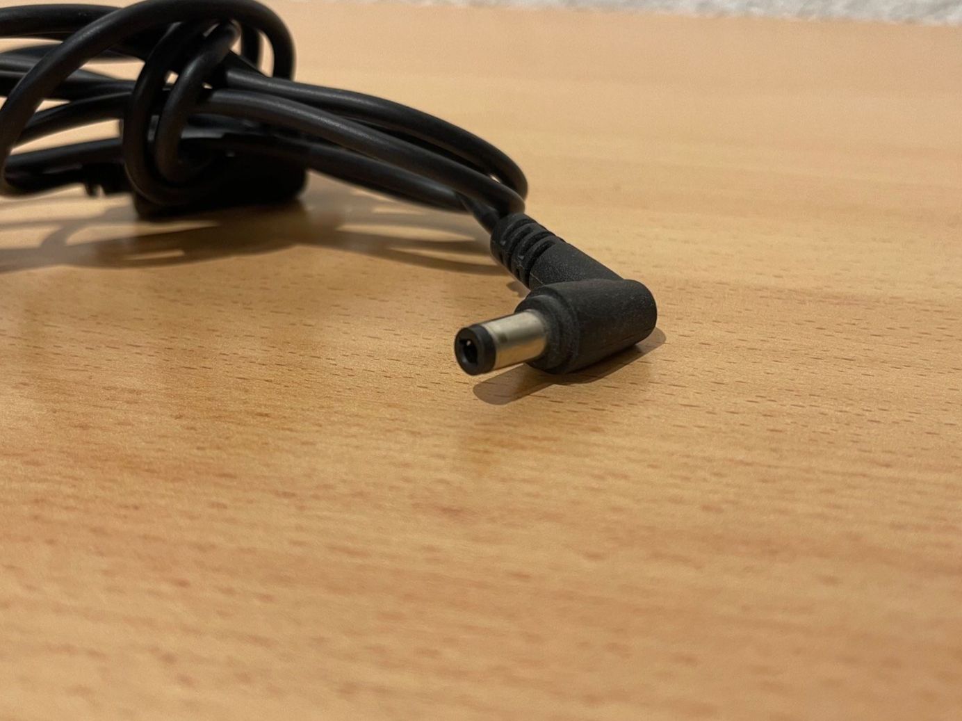 Caricabatterie: Power Adapter, Delta Electronics (40W) – Usato da Böbikon venduto da pxtr 2
