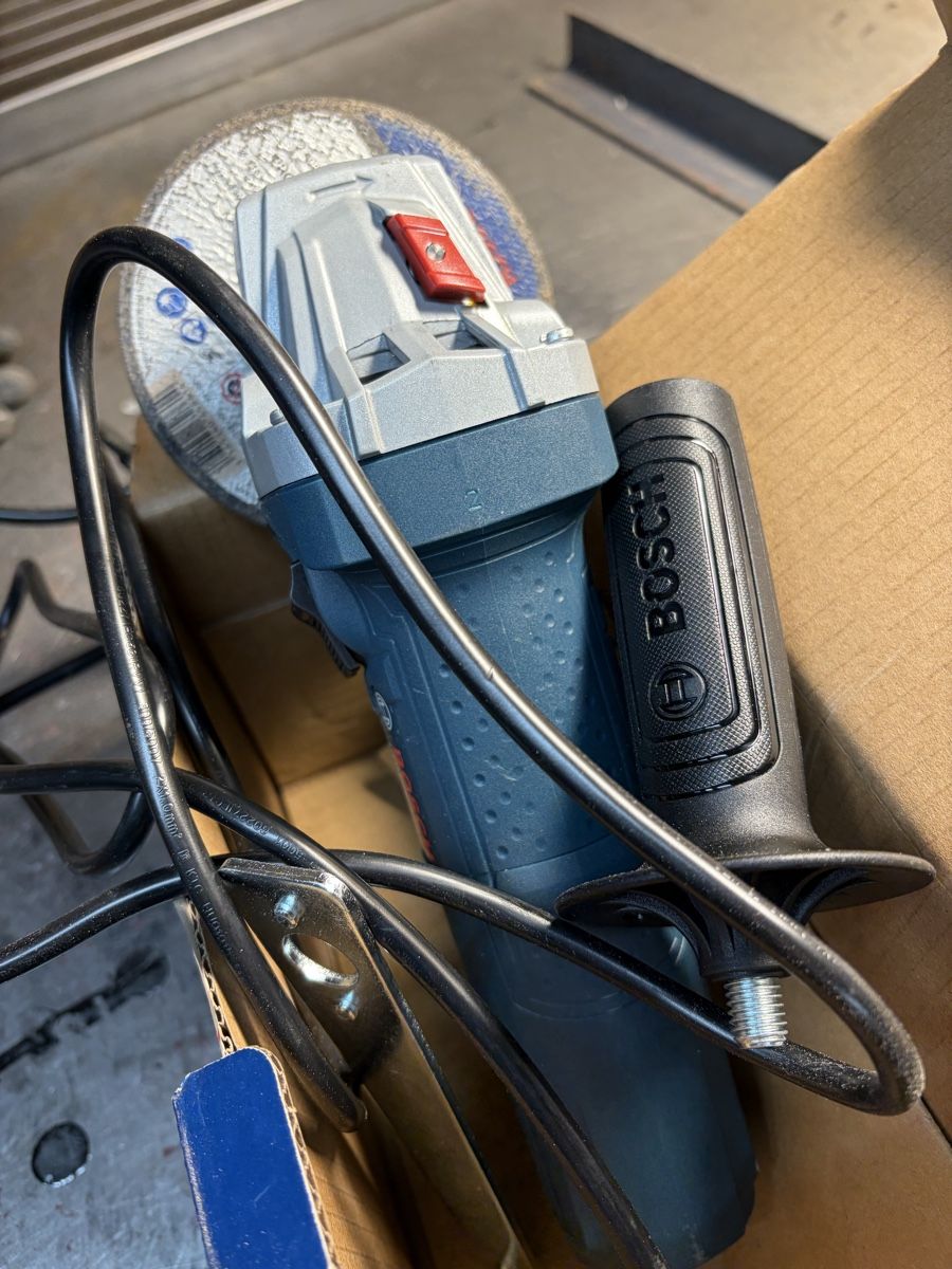 Bosch Smerigliatrici & Lucidatrici: Bosch Professional Winkelschleifer – Nuovo (secondo la descrizione) da Haslen GL venduto da rischko 3