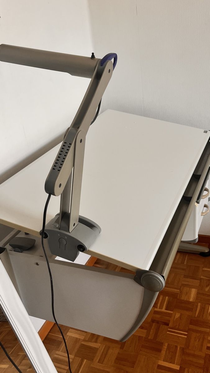 Moll Scrivanie: Moll Schreibtisch mit Lampe – Usato da Birrwil venduto da Shaka_brah 3