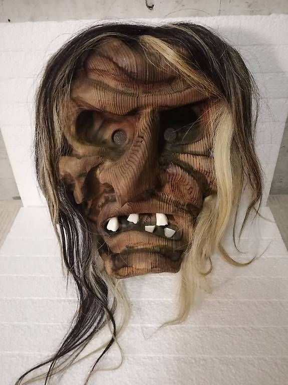 Masques: Walliser Holzmaske – D'occasion à Rotkreuz par salvifin