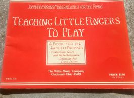 Teaching Little Fingers to Play Piano (John Thompson)  ©19