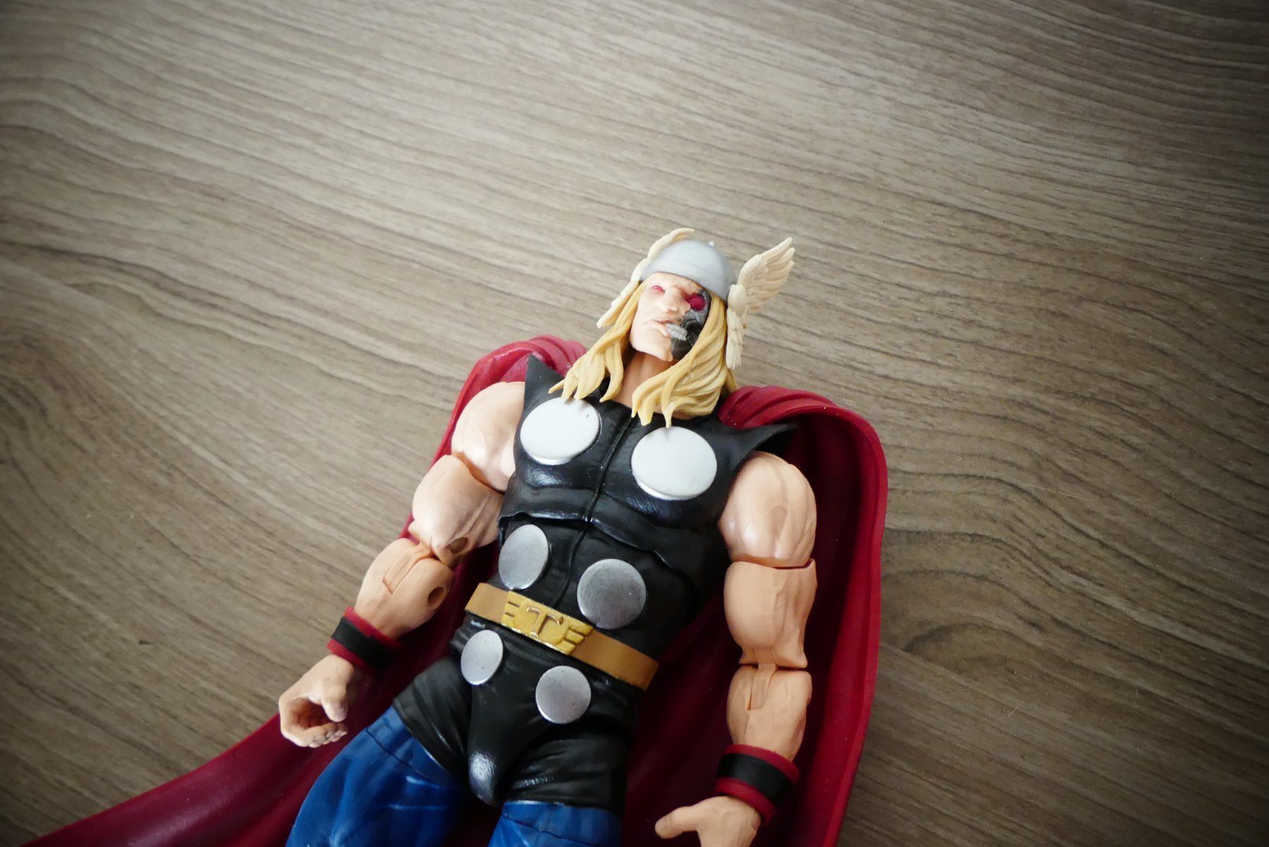 Statuette: Hasbro Marvel Legends Thor Ragnarok 6" Figur mit Hammer – Usato da Bassersdorf venduto da retrolab 2
