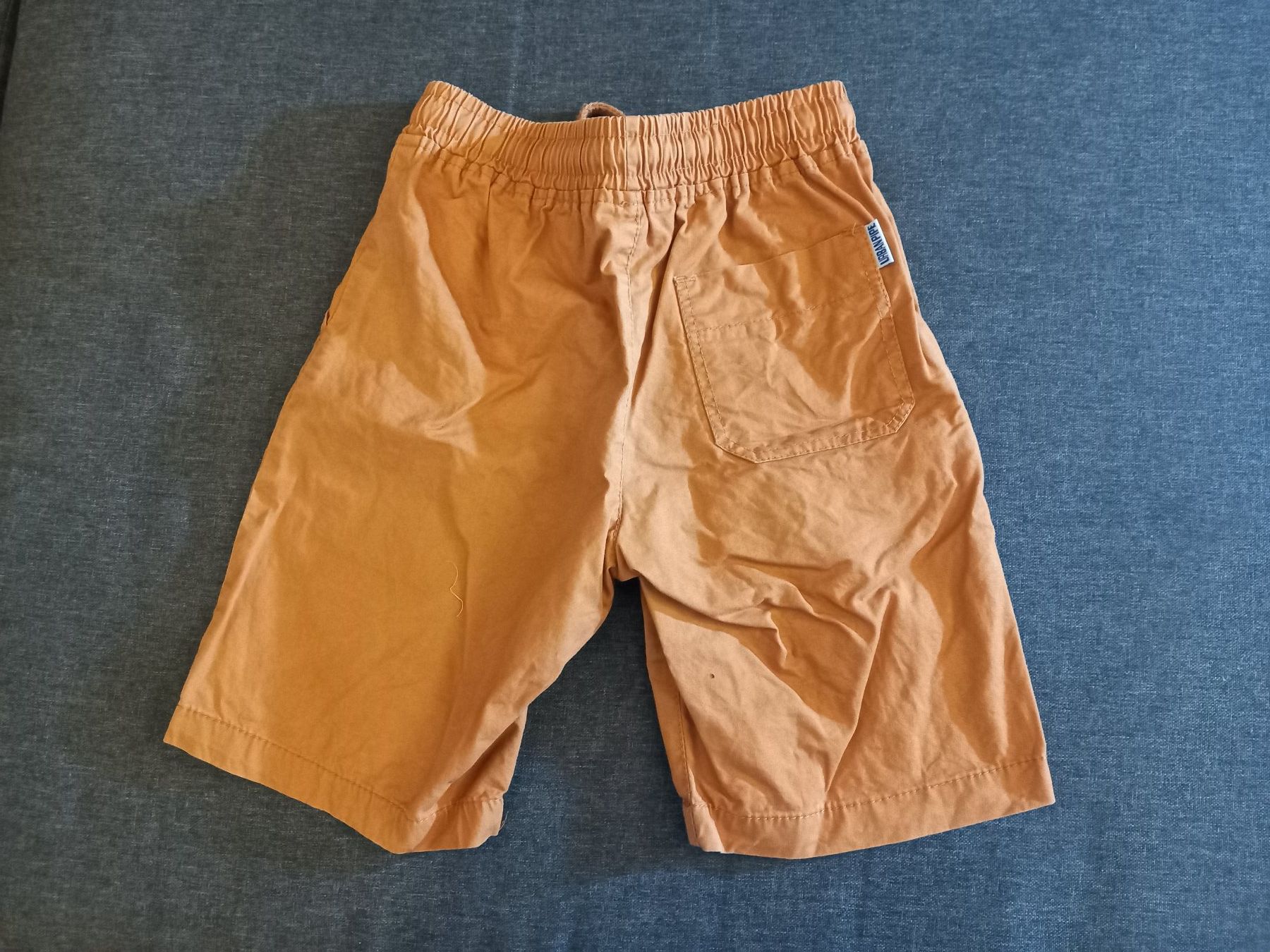 Pantaloni: Shorts enfant couleur caramel – Usato da Lausanne venduto da KUNKI-DESTOCK 1
