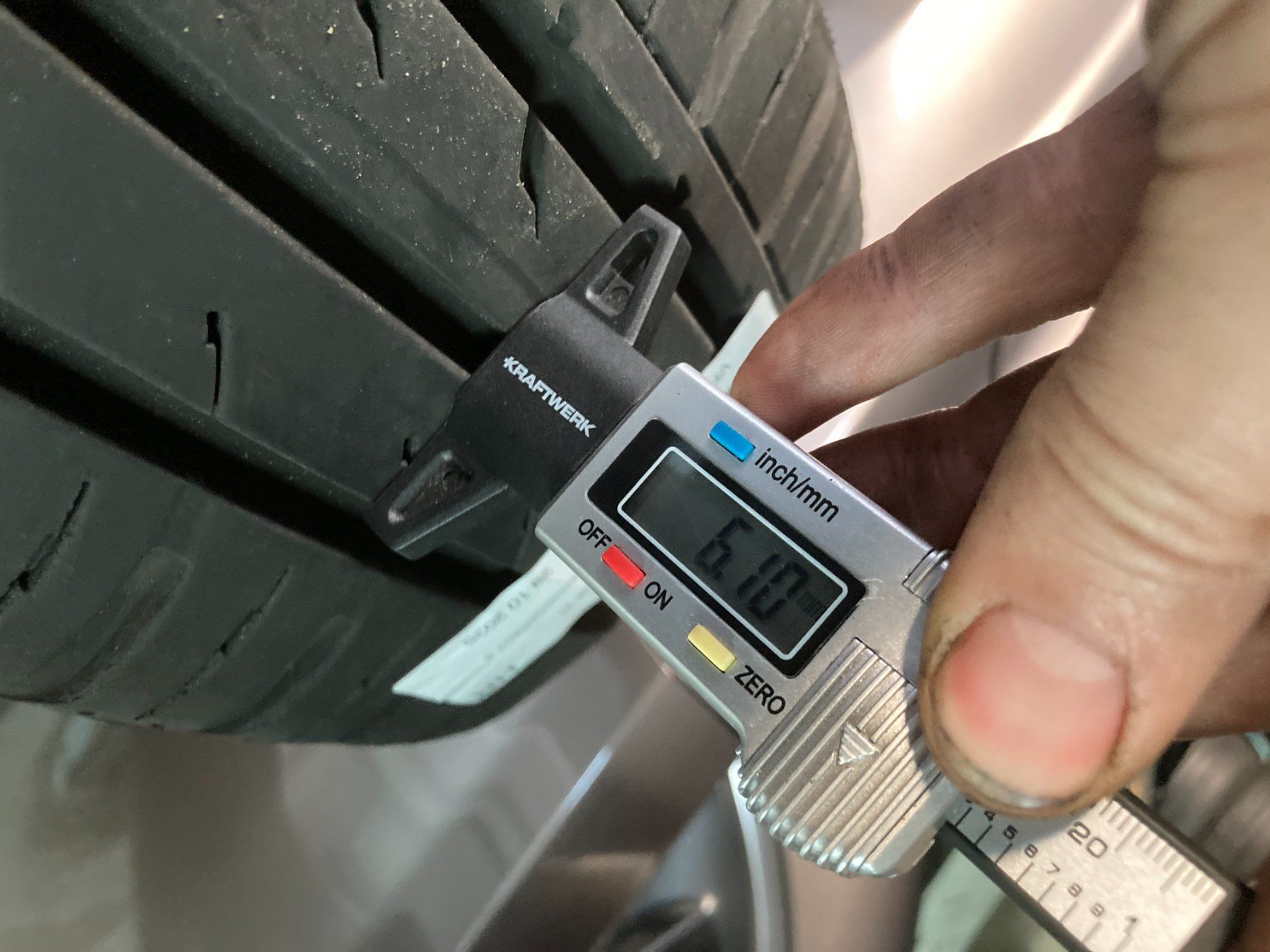 Continental Pneus & Kompletträder: 185/65R15 Sommerpneu Continental – Gebraucht aus Cham von Cham6332 6