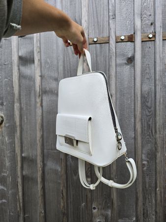 Sac à dos blanc, Parfois