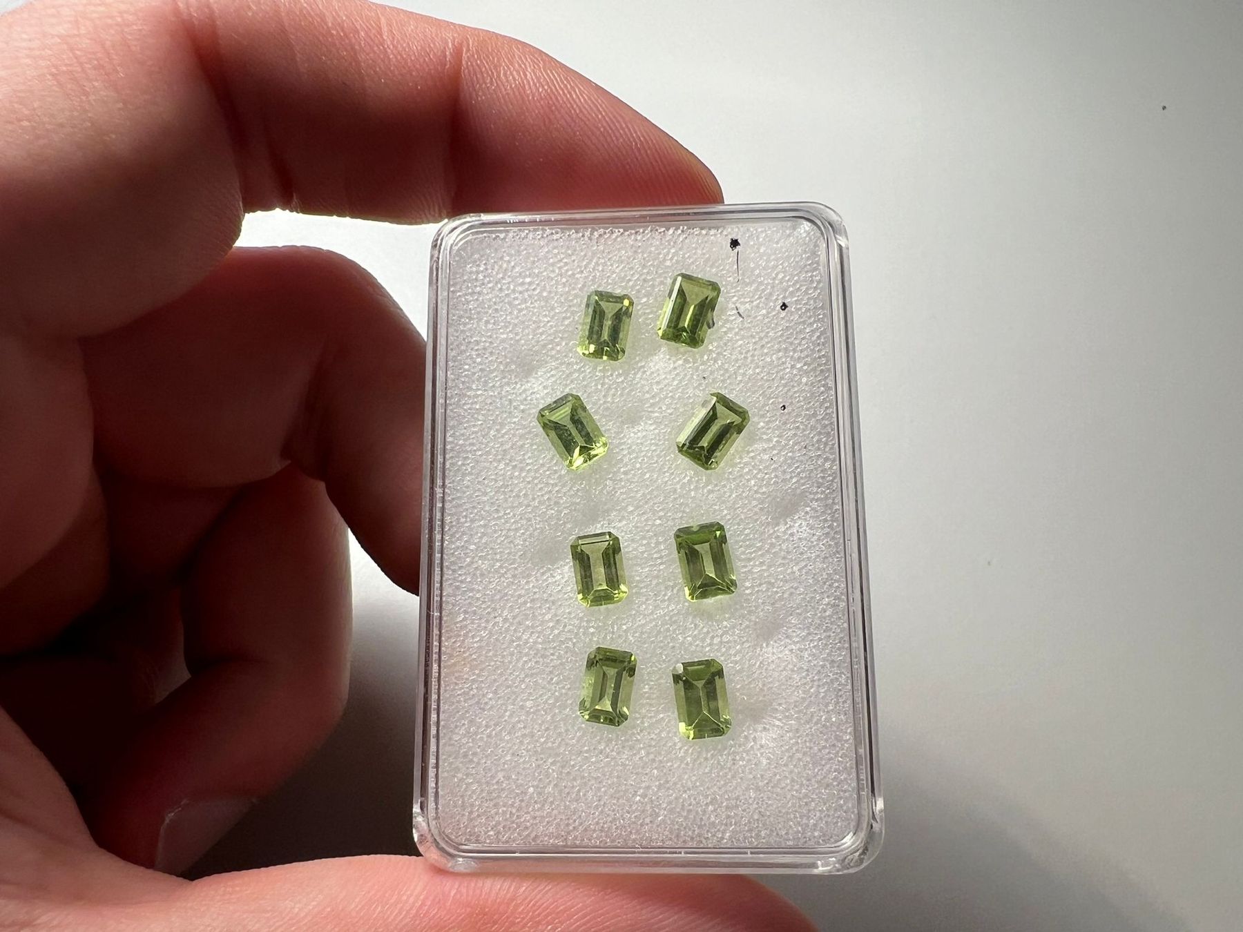 Pietre preziose: 8pcs Peridot 5.18 ct – Nuovo (secondo la descrizione) da Zürich venduto da NS.12 2