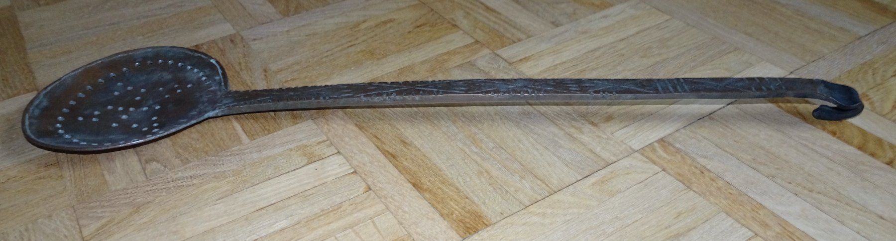 Cucchiai: Ancienne cuillère à écumer en cuivre, décorée – Usato da Châtelaine venduto da fil_7lqg 7